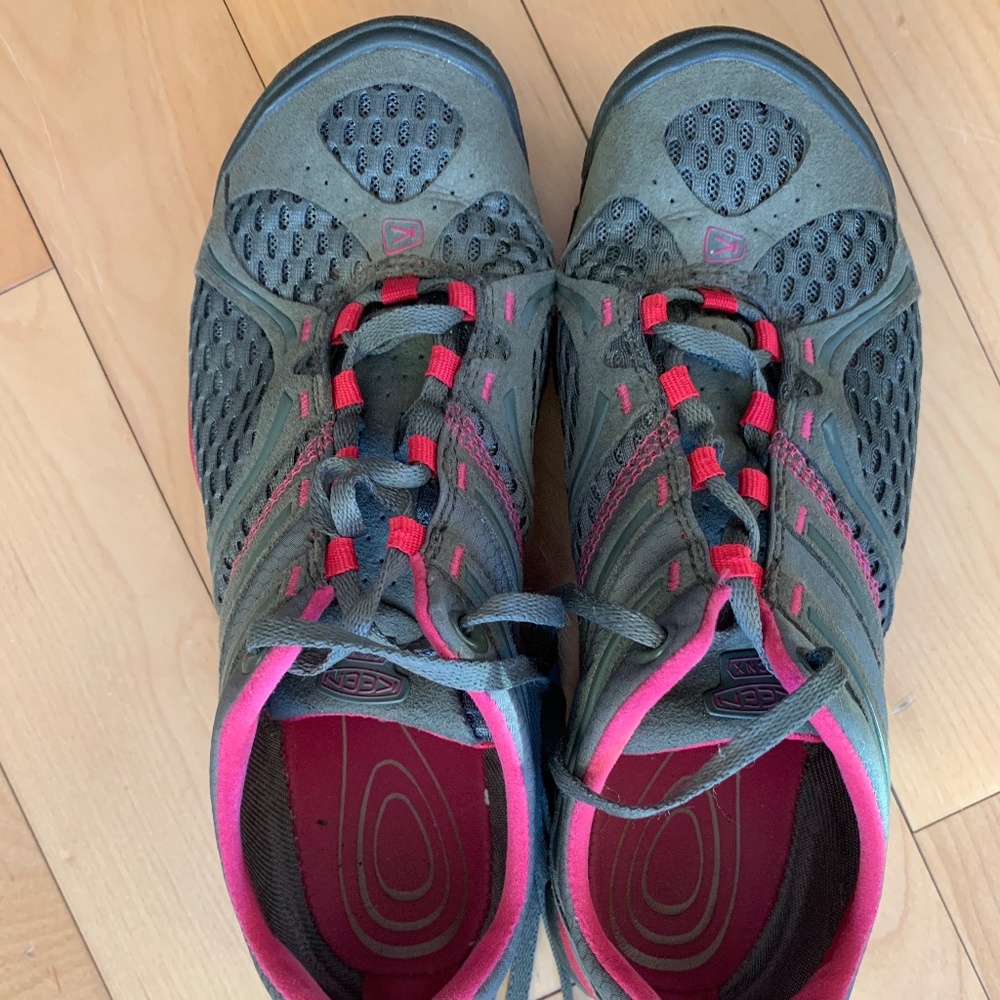 Keen Runners (most similar to the Women's Mosey Derby Shoe)